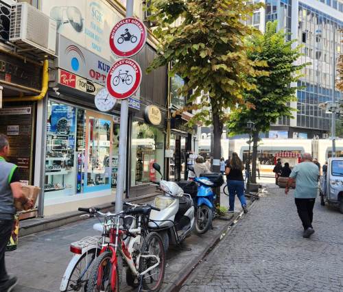 Eskişehir'de uyarı levhaları etkisiz kalıyor!