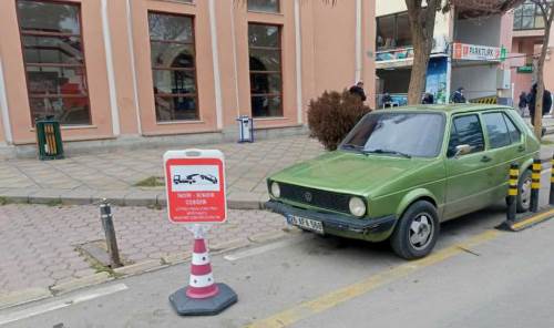 Eskişehir'de uyarılara rağmen araçlar bu parklara devam ediyor