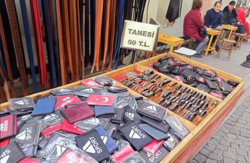 Eskişehir'de uygun fiyatlı cüzdanlar ilgi çekiyor