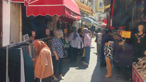 Eskişehir'de uygun fiyatlı ürünler vatandaşın yüzünü güldürüyor