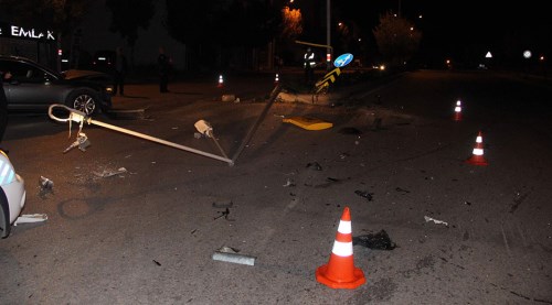 Eskişehir'de uyuyan sürücü refüje daldı