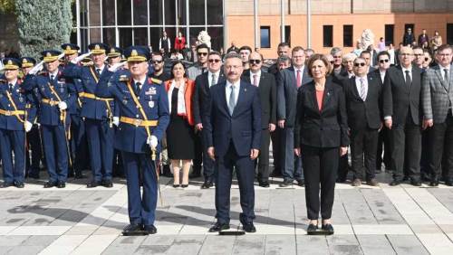 Eskişehir'de Valilik Meydanı’nda Cumhuriyet Bayramı coşkusu başladı