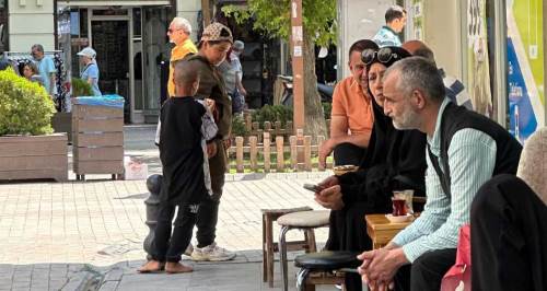 Eskişehir’de Valilik yasak koydu ama görüntü yine aynı...