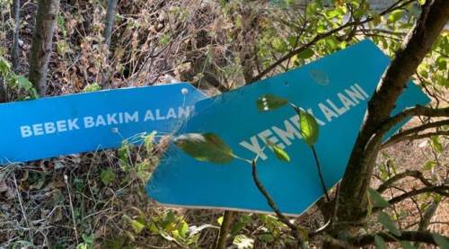 Eskişehir'de vandallar durmuyor! Tabelalardan ne istediniz?