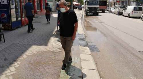 Eskişehir'de vatandaşı canından bezdiren sızıntı!