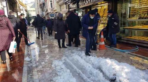 Eskişehir'de vatandaşın yürüme mücadelesi