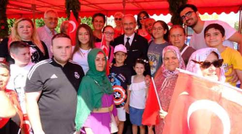 Eskişehir'de vatandaşlardan Büyükerşen’e sevgi seli
