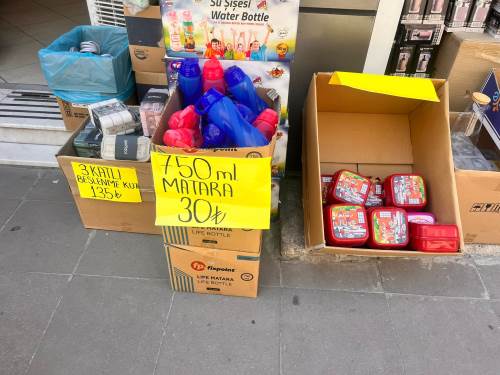 Eskişehir’de veliler Asarcıklı Caddesi’ne akın etti: Okul ürünlerine talep arttı