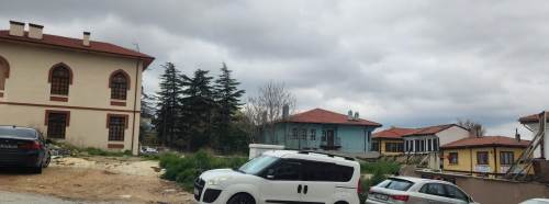 Eskişehir’de veliler isyan etti: 12 yıldır çivi bile çakılmadı!