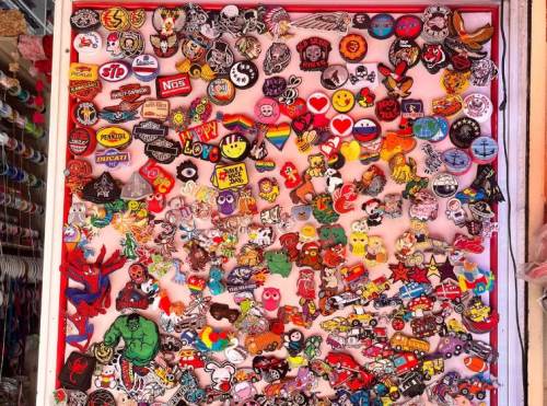 Eskişehir’de vitrinler yamalarla doldu