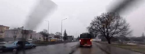 Eskişehir’de yağış trafiği kilitledi: Sürücüler zor anlar yaşadı!