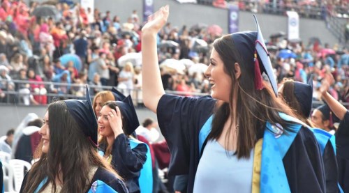 Eskişehir'de yağmur altında mezuniyet töreni