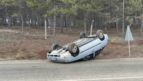 Eskişehir'de yağmur sonrası kaygan yolda takla attı: 2 yaralı
