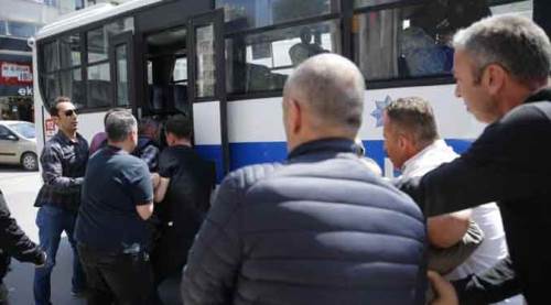 Eskişehir'de yaka paça gözaltına alındılar!