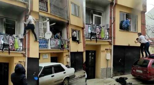 Eskişehir'de yangın: Mahsur kalan komşularını kurtarmak için...