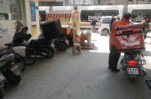 Eskişehir'de yasak dinlemeyen araçlar sokakları işgal etti