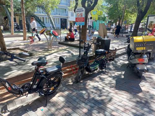 Eskişehir'de yasak dinlemiyorlar: Yayalar risk altında!