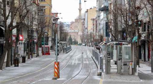 Eskişehir'de yasaklı hafta sonunda kar sürprizi