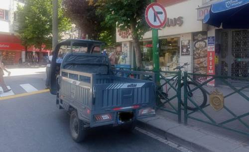 Eskişehir’de yasaklı park, yolda görüşü kısıtladı