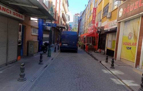 Eskişehir’de yasaklı yola giren araç vatandaşların tepkisini çekti