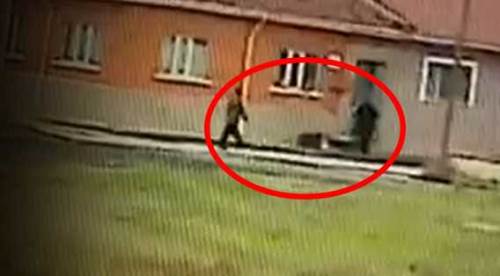 Eskişehir'de yaşlı vatandaşları darp edip altın bileziklerini çaldılar