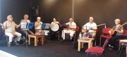 Eskişehir'de yaşlılar için Türk Halk Müziği Grubu konser verdi