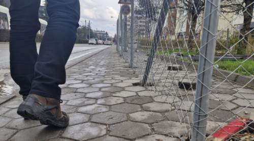 Eskişehir'de yaya kaldırımı çilesi: Bu yol kime ait?