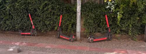Eskişehir’de yayaların yolu kesildi! Kaldırımlarda scooter engeli