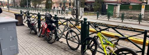 Eskişehir’de yayaya yer kalmadı: Kaldırım işgali tepki çekti!