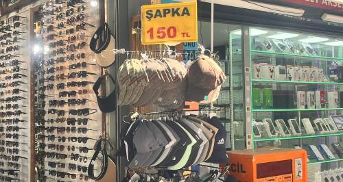 Eskişehir'de yaz bitince şapkalarda indirim başladı