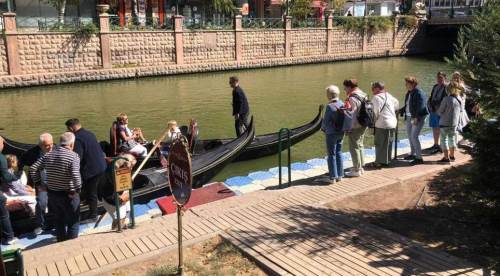 Eskişehir'de yaz bitti ama Porsuk Çayı'ndaki kuyruklar bitmedi