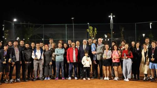 Eskişehir’de Yaz Tenis Turnuvası finali coşkuyla gerçekleşti