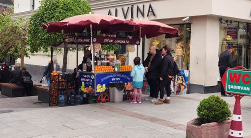 Eskişehir’de yazın favorisi tezgahlara indi: Vatandaştan yoğun ilgi