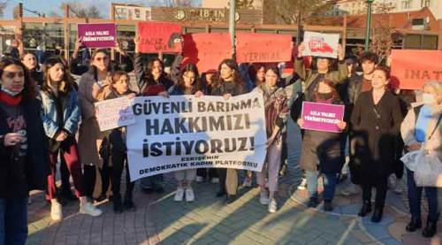 Eskişehir’de yer yerinden oynuyor, açıklama yapan yok!