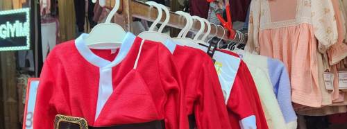 Eskişehir'de yılbaşı heyecanı vitrinlere yansıdı: Kırmızı tonlar ilgi görüyor!