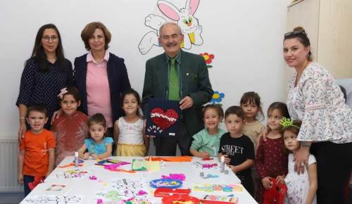 Eskişehir'de Yılmaz Büyükerşen kalpli hediyesini aldı