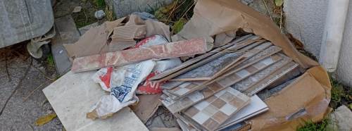 Eskişehir’de yol kenarına bırakılan inşaat atıkları tepki çekti