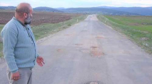 Eskişehir'de yol tepkisi: Köstebek yuvasına döndü!