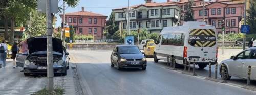Eskişehir’de yola dökülen motor yağı sürücülere zor anlar yaşattı