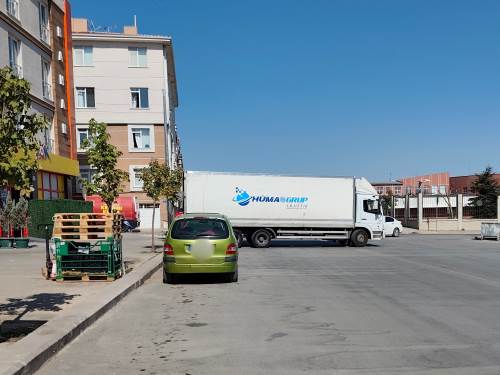 Eskişehir'de yolu kapatan kamyonlara tepki