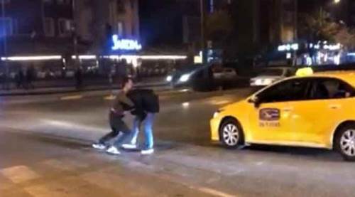 Eskişehir'de yolun ortasında birbirlerine girdiler!