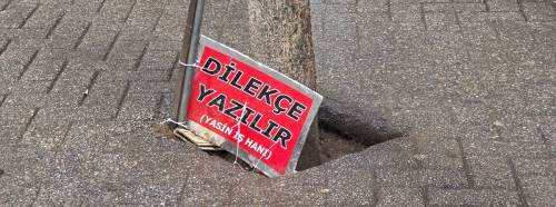 Eskişehir’de yönlendirme tabelası işlevini yitirdi