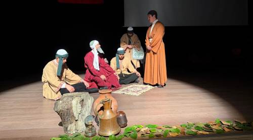 Eskişehir'de Yunus Emre'ye anlamlı gece: Dualarla, şiirle ve tiyatro ile anıldı