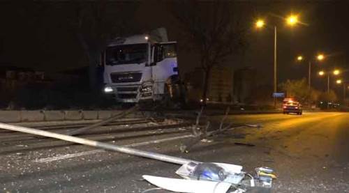 Eskişehir’de yürekleri ağızlara getiren kaza! Önce bariyerlere sonra direğe...