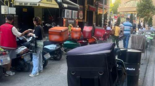 Eskişehir'de yürüyecek alan bırakmıyorlar 