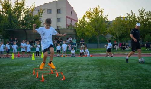 Eskişehir’de yüzlerce çocuk sporla buluşuyor