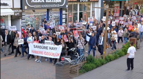 Eskişehir’de yüzlerce gazeteci sokağa çıktı: Artık yeter, nefes alamıyoruz!