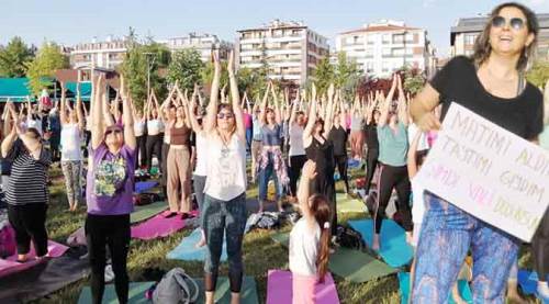 Eskişehir'de yüzlerce kadın bir araya gelip...