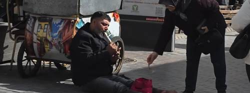 Eskişehir’de zorluklara rağmen flütle hayatını kazanıyor