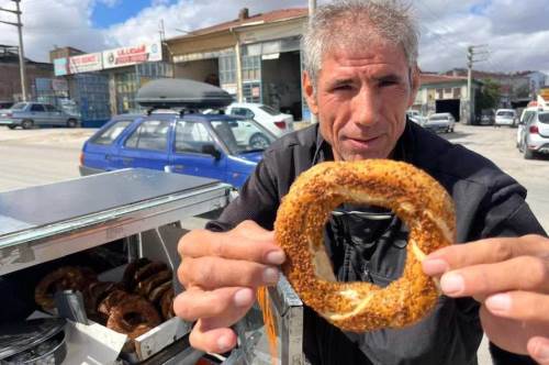 Eskişehir'de zorluklara rağmen pes etmeyen baba, 4 çocuğunu okutuyor